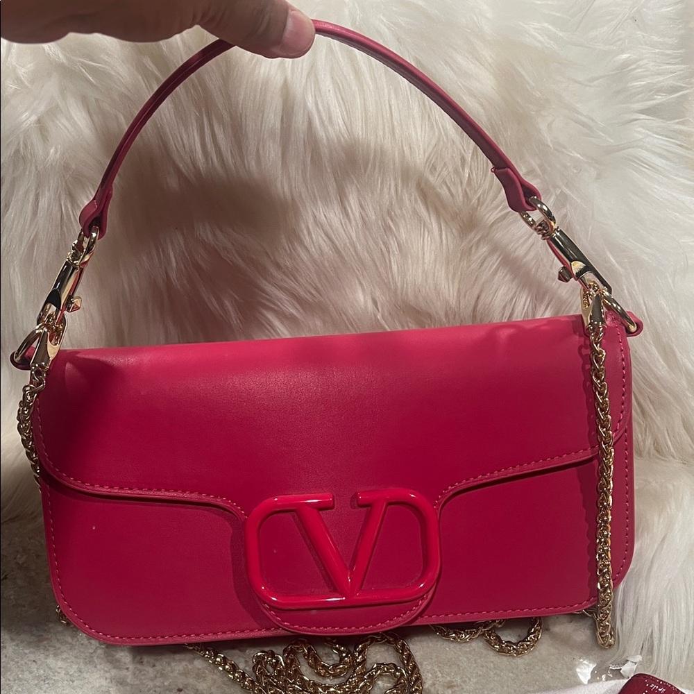 Valentino Garavani Pink VLogo Chain Shoulder Clutch - Picture 6 of 9